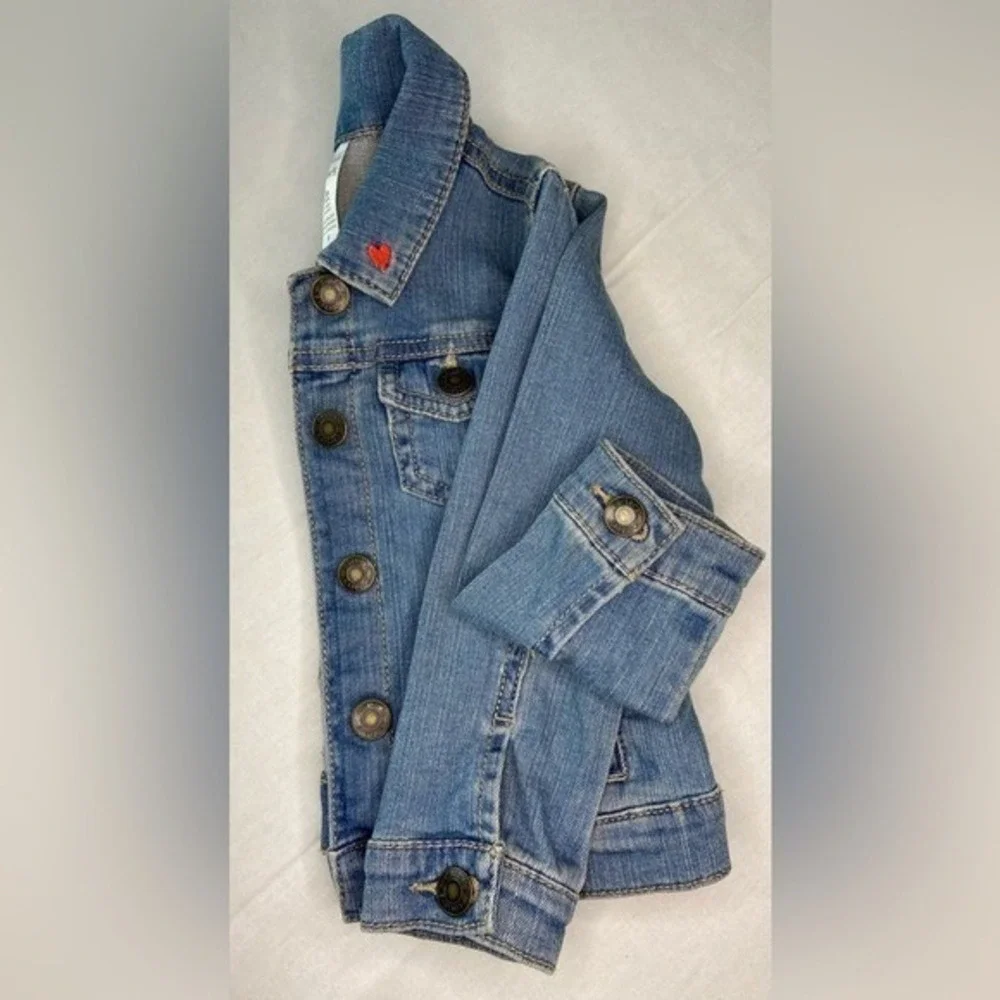 Carters Toddler Girls Blue Denim Jacket Red Heart Detail Size 2T Medium Wash‎